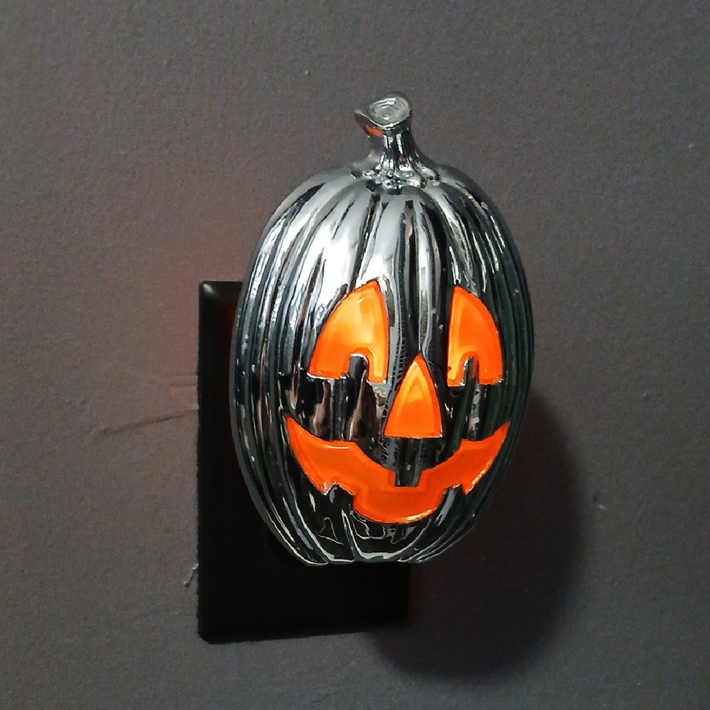 🛑Bath & Body Works Skull Candle Holder Wallflower Halloween - Picture 8 of 8